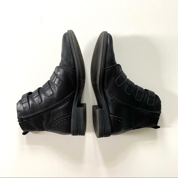 Steve Madden Pursue Black Genuine Leather Studded Buckle Moto Ankle Boots - Picture 6 of 10